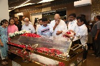 Celebs Pay Last Respects to Superstar Krishna